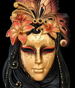 Nærbillede af Veronese 'Lilje' maske, fremhæver detaljer i bronze-belagt polyresin, indviklede gulddekorationer og blomstermotiver i rød og guld